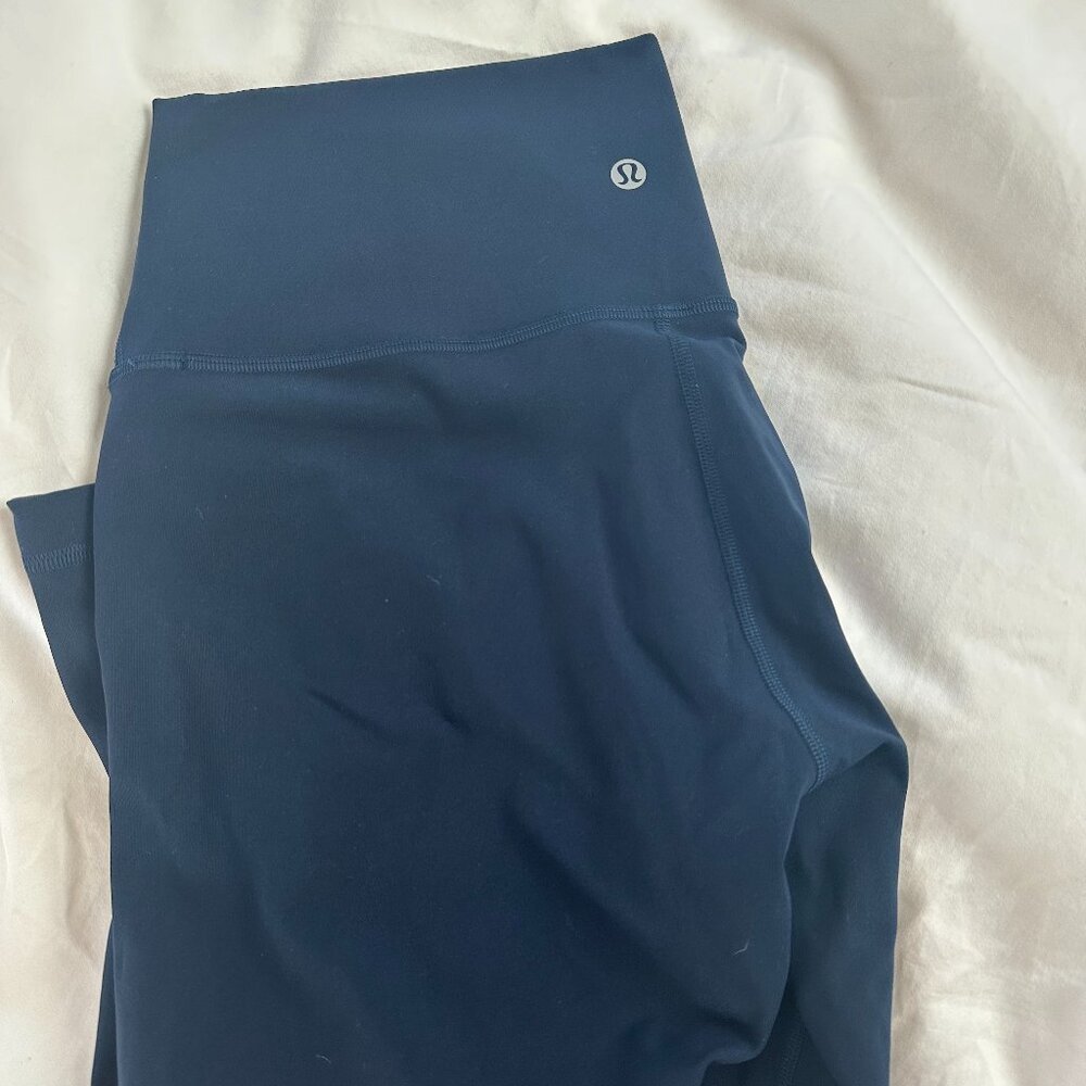 Navy Blue Lululemon Cropped Leggings